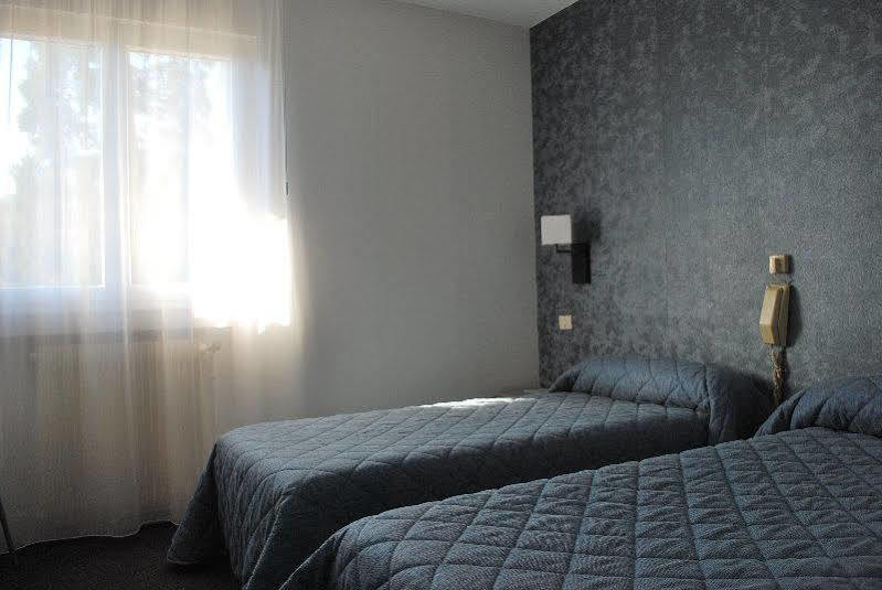 Brit Hotel Cahors - Le France מראה חיצוני תמונה